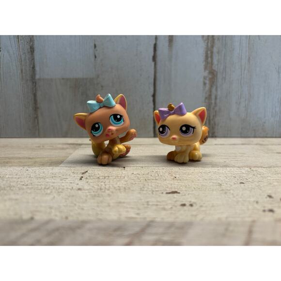 Littlest Pet Shop LPS Vintage Cat Kittens with bows EUC - Picture 1 of 3